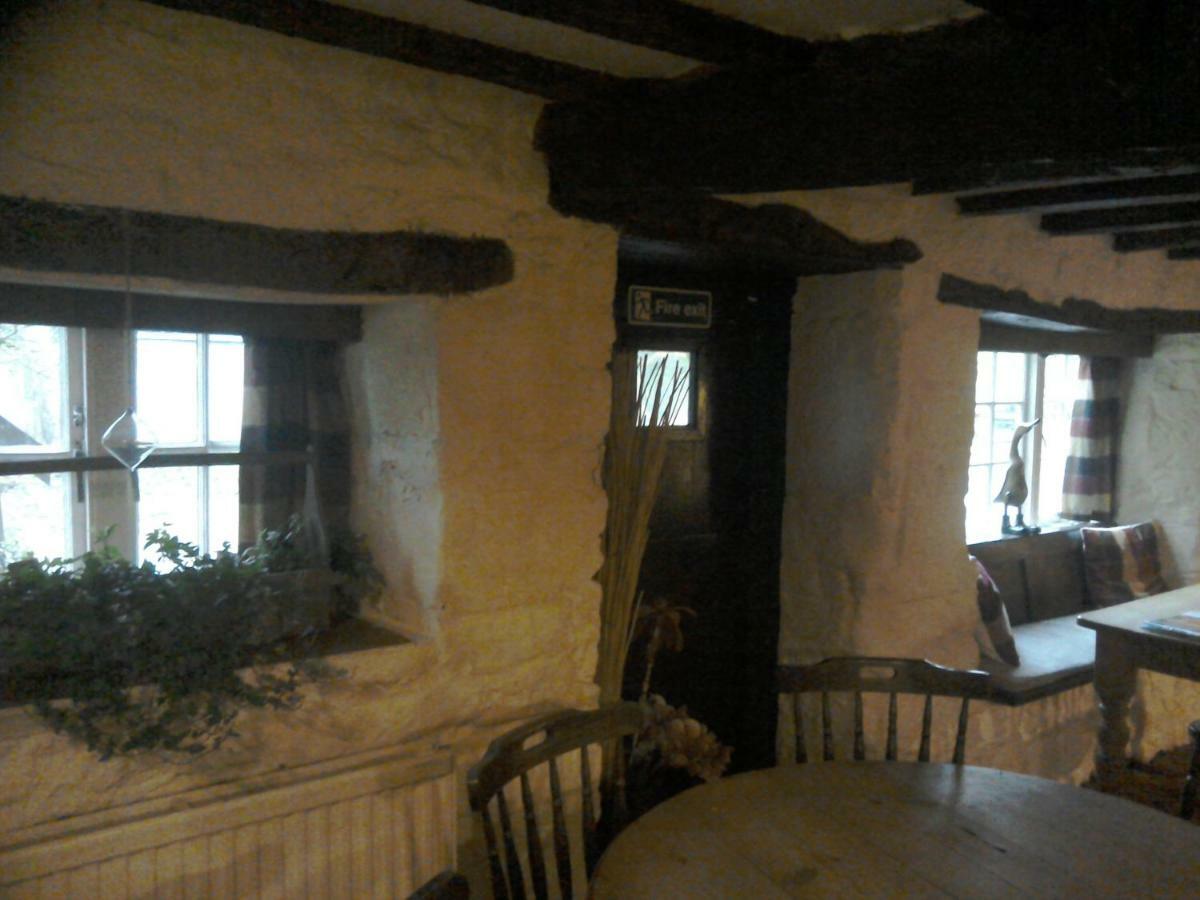 The Crown Inn Alvediston エクステリア 写真