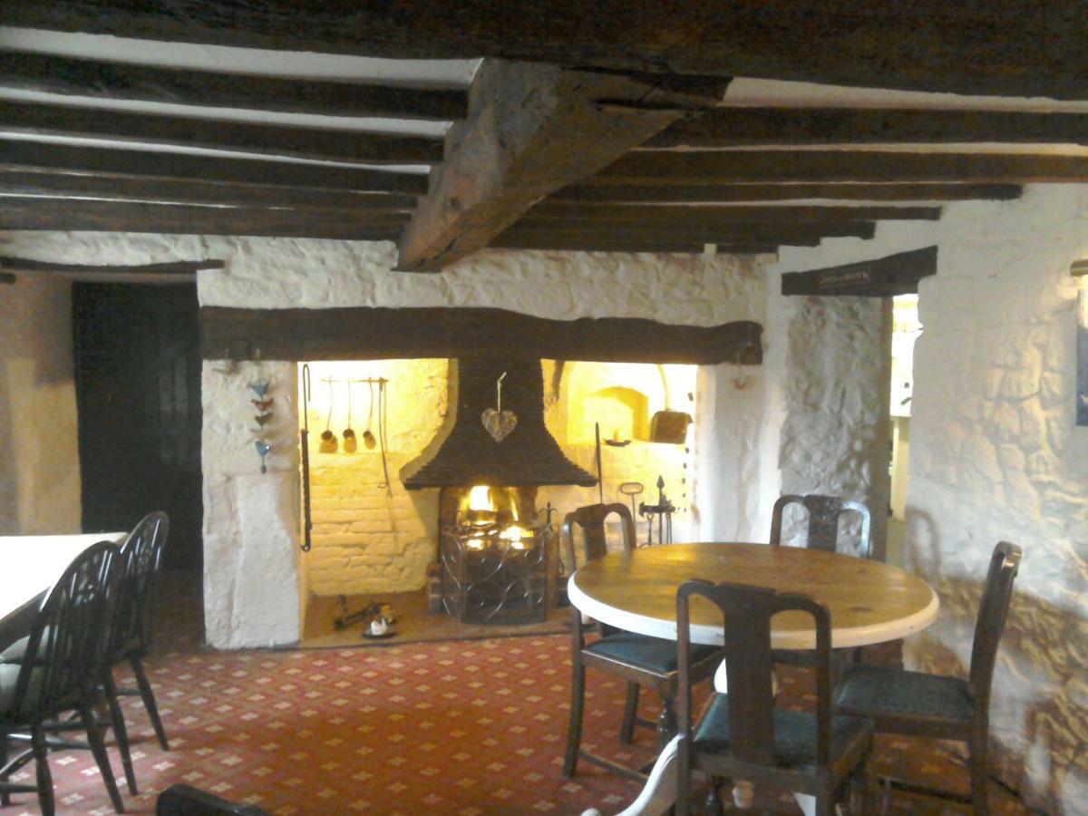 The Crown Inn Alvediston エクステリア 写真