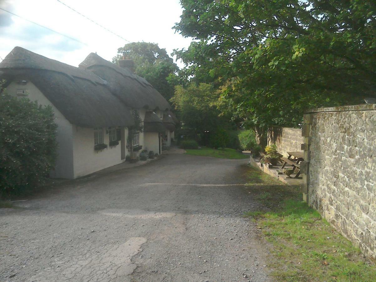 The Crown Inn Alvediston エクステリア 写真