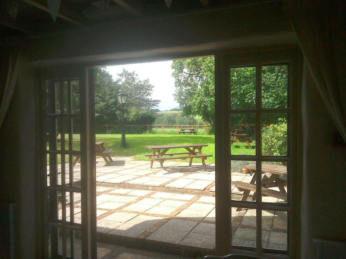 The Crown Inn Alvediston エクステリア 写真