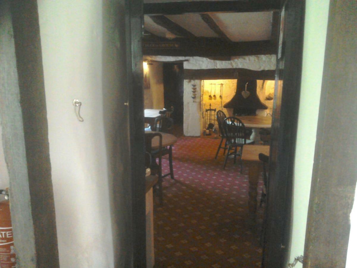 The Crown Inn Alvediston エクステリア 写真