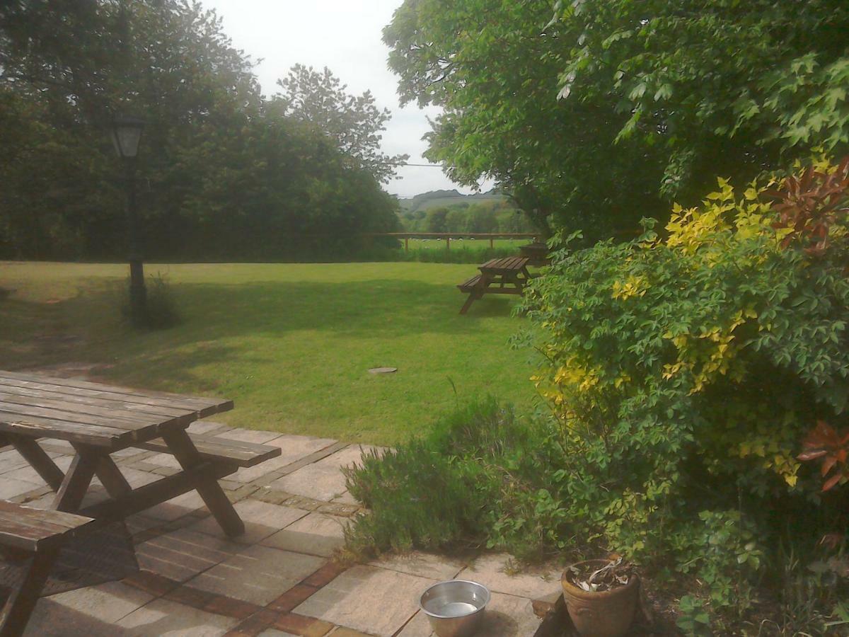 The Crown Inn Alvediston エクステリア 写真